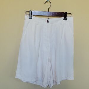 NWT With Black Pleated Cream Shorts